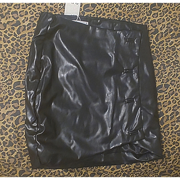 Kuweka Pleather - Picture 15 of 16